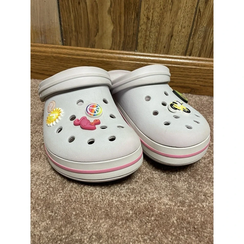 Crocs‎ Girls Size J 6 Pink Crocs 5 Jibbitz Charms